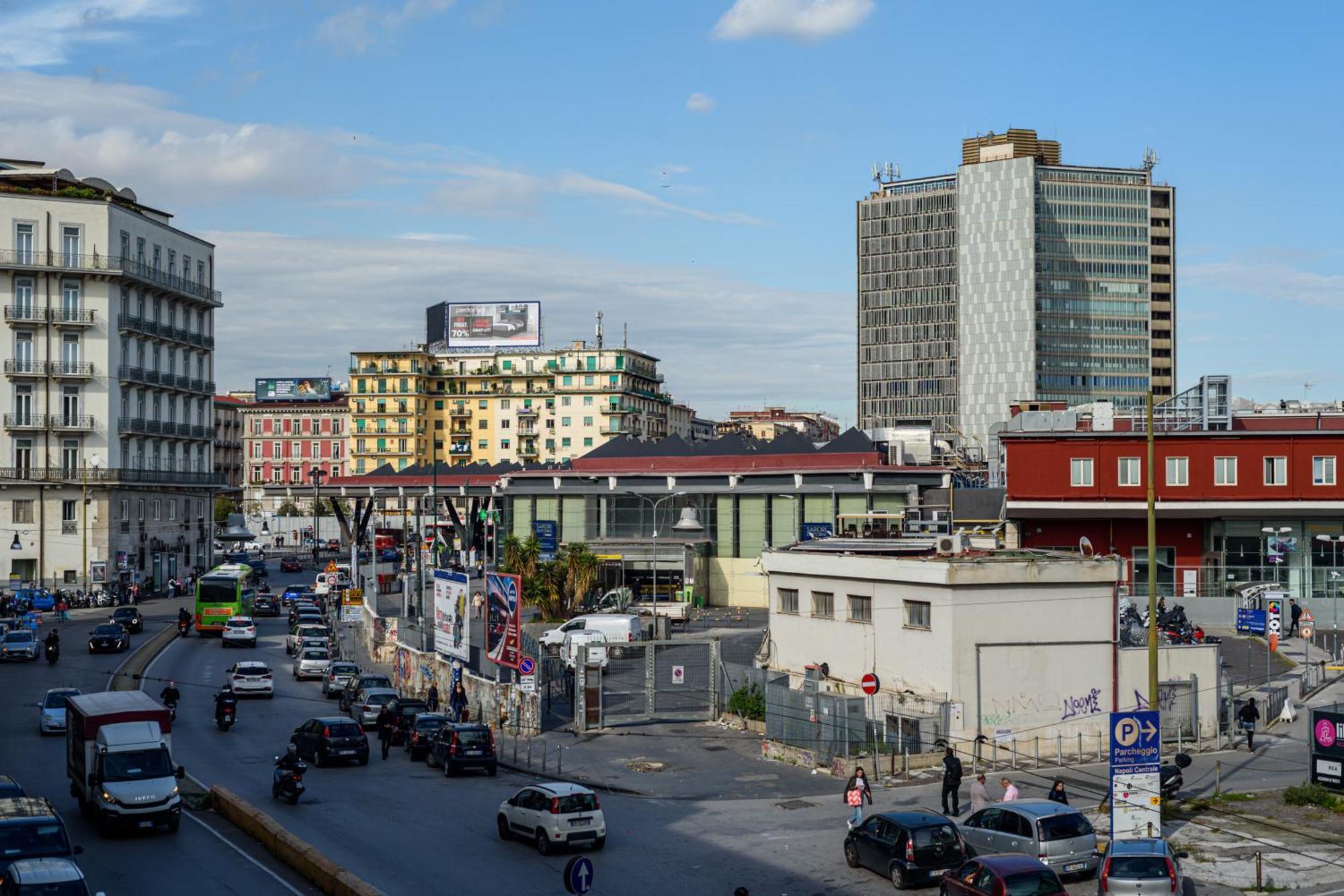 Napoli Centrale Di Fabio E Veronica Lt Экстерьер фото